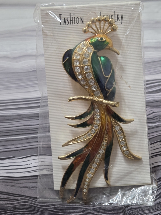 Source Unknown Jewelry - Vintage Gold-Tone Statement Peacock Brooch – Vibrant Enamel & Crystal Rhinestone